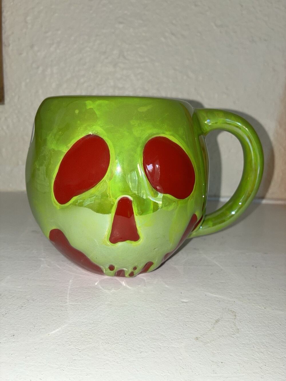 DISNEY Villains Snow White Just Dipped Poison Apple Ceramic Coffee Cup Mug 14oz